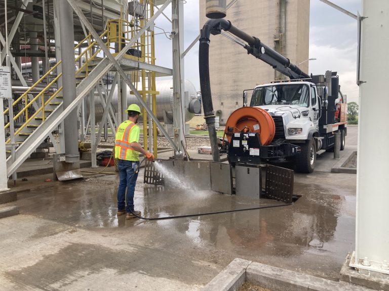 How Hydro Excavation Prevents Damage During Ground Penetration